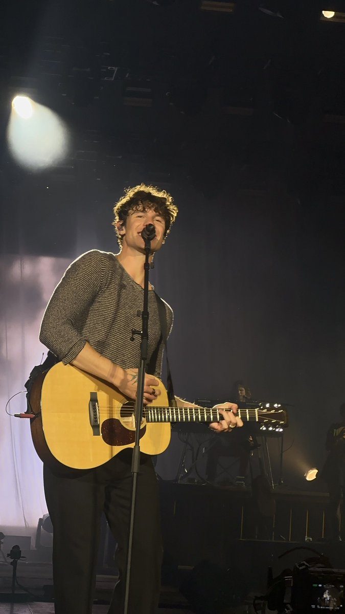 kalliopetsarts5's tweet image. Shawn mendes forest hills stadium. Unreal. I will actually never shut up about this. #ShawnOnTheRoadAgain #shawnmendes #mendesarmy @ShawnMendes