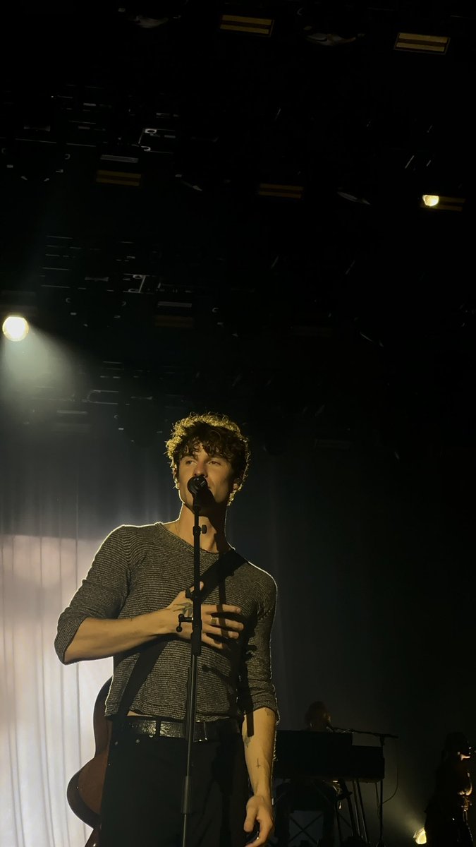 kalliopetsarts5's tweet image. Shawn mendes forest hills stadium. Unreal. I will actually never shut up about this. #ShawnOnTheRoadAgain #shawnmendes #mendesarmy @ShawnMendes