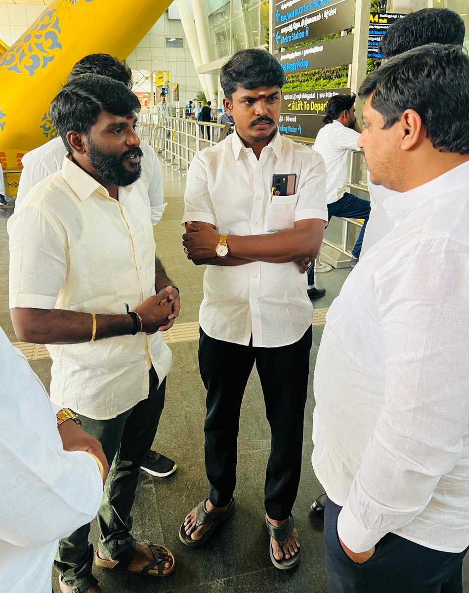 நேற்றைய தினம் பிறந்தநாள் கொண்டாடிய அன்புத்தம்பி திரு தணிகைவேல் அவர்களுக்கு இனிய பிறந்தநாள் வாழ்த்துக்கள் .
அவர் வாழ்வில் எல்லா வளங்களும் பெற்று சீரும் சிறப்புமாக வாழ எல்லாம் வல்ல எம்பெருமானை பிரார்த்திக்கிறேன்.