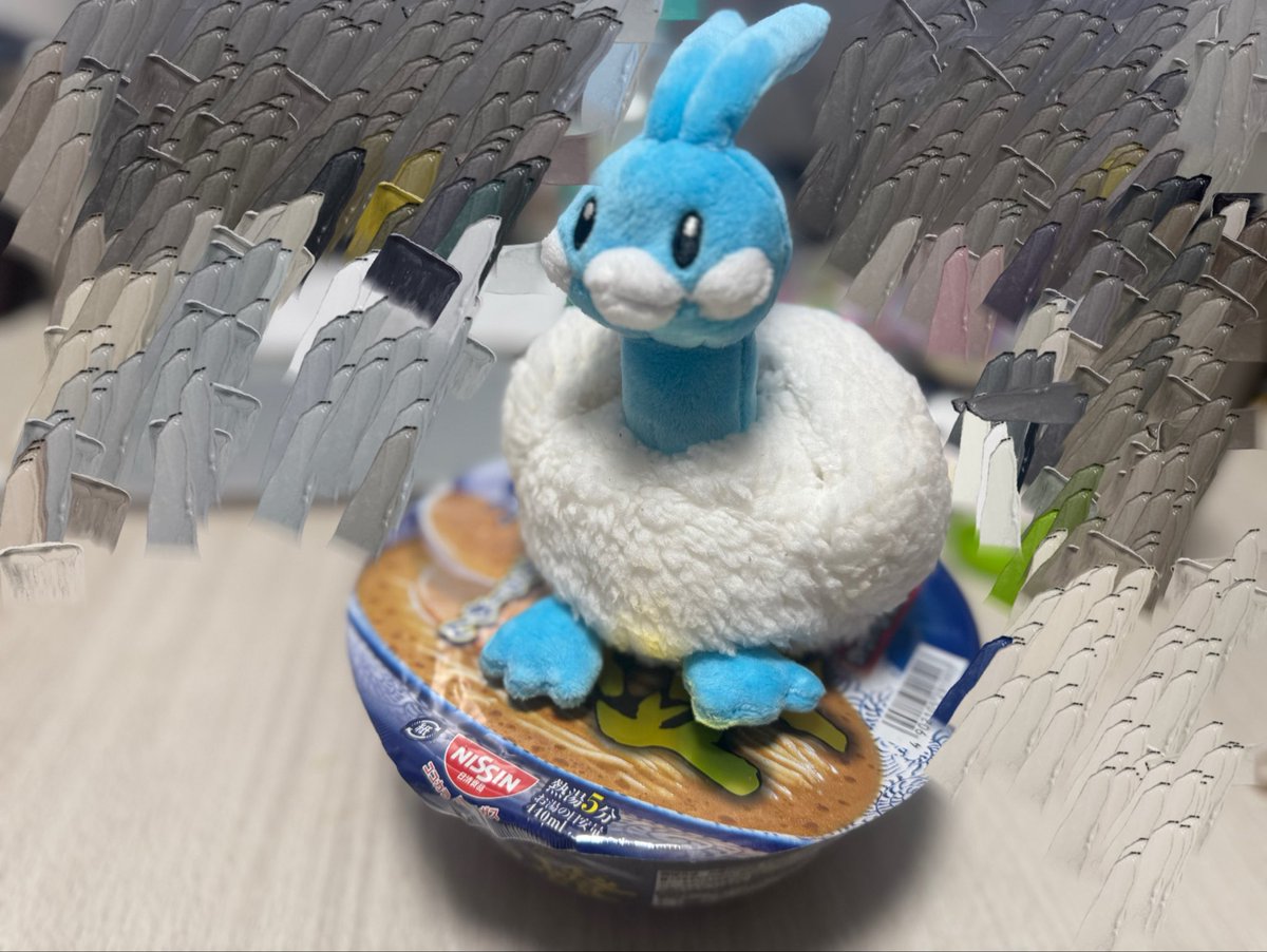 odekake_chiru's tweet image. ゲームソフトを購入しにブックオフに行ったところ、ぬいぐるみコーナーでチルタリスを発見。その日は帰宅したものの、ビニール袋に詰められて端っこにいた姿をどうしても忘れられなくて、翌日にお迎えしました︎︎☁
（写真は購入当初、生活感すごいのでモザイクしてます）
 #わたしとぬいの出会いの話