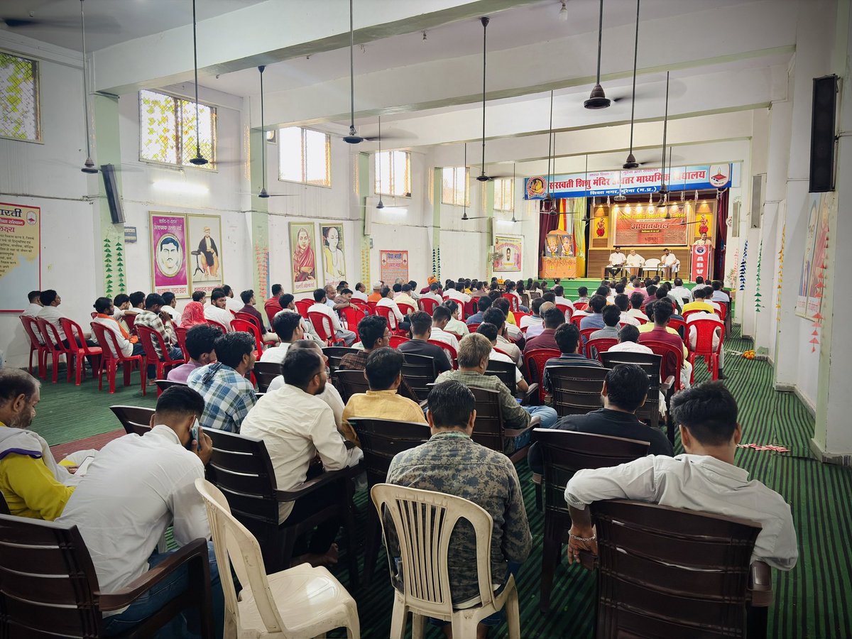 AbvpMorena's tweet image. अभाविप मुरैना इकाई द्वारा ‘आपातकाल–विभीषिका के 50 वर्ष’ के निमित्त एक संगोष्ठी का आयोजन किया गया, जिसमें मुख्य रूप से मध्य क्षेत्र के क्षेत्रीय संगठन मंत्री श्री चेतस सुखड़िया  एवं विशेष उपस्थिति मीसाबंदी श्री रामकुमार मिश्र उपस्थित रहे।