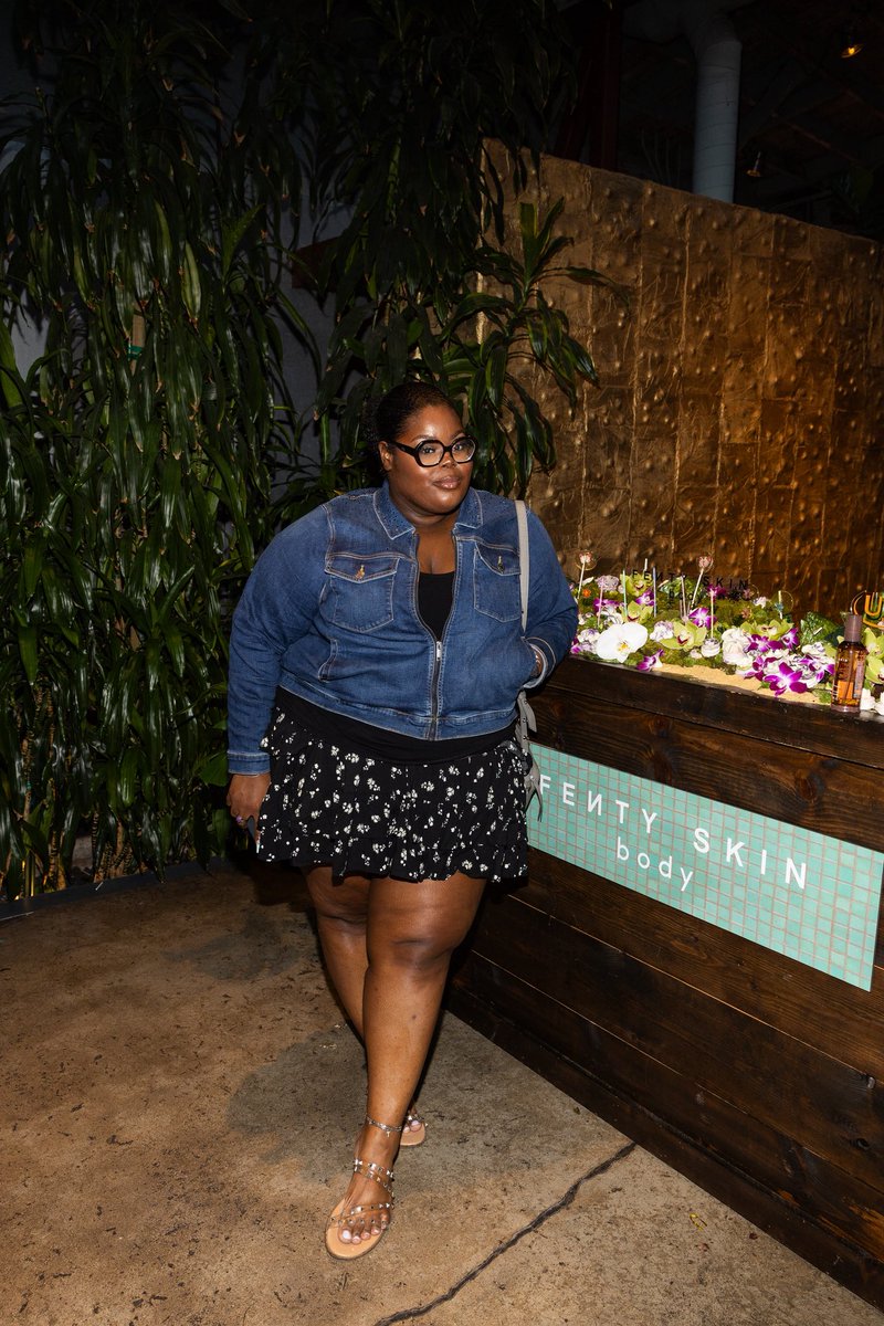 BlkGrlsSmllGood's tweet photo. 29 &amp; back outsiiiiiiide 🧁💐💖🍾

Spent my birthday with @fentyskin! They just launched brand new body care exclusively at @ultabeauty ✨ https://t.co/NFLqMCOf01