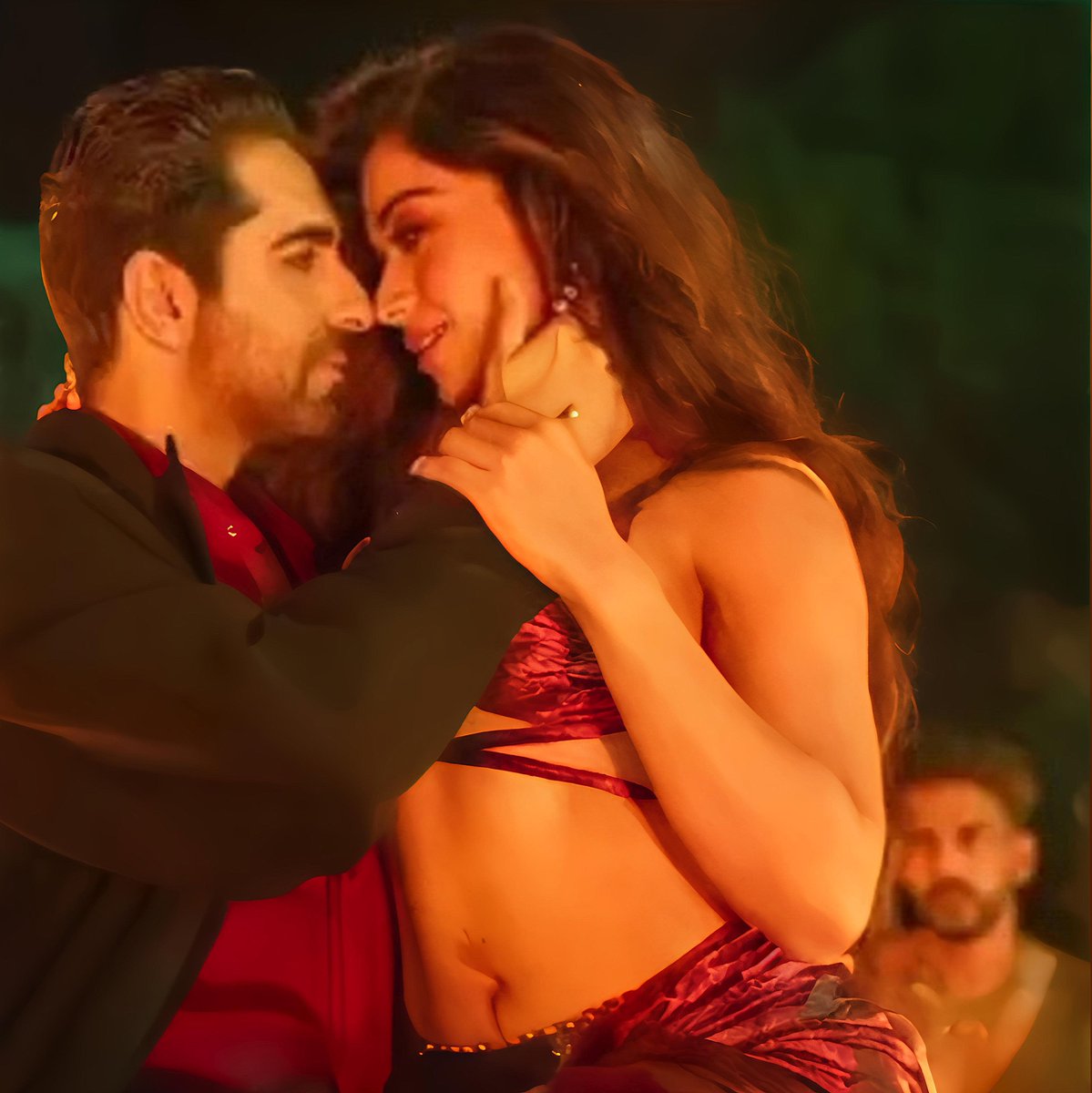 Southqueens1's tweet photo. #Thamma song snaps Upscale ❤️🔥🔥..
#ThammaThisDiwali #Thamma21stOct #Thammasong #RashmikaMandanna #TumMereNaHuye https://t.co/o683vCW3Hp