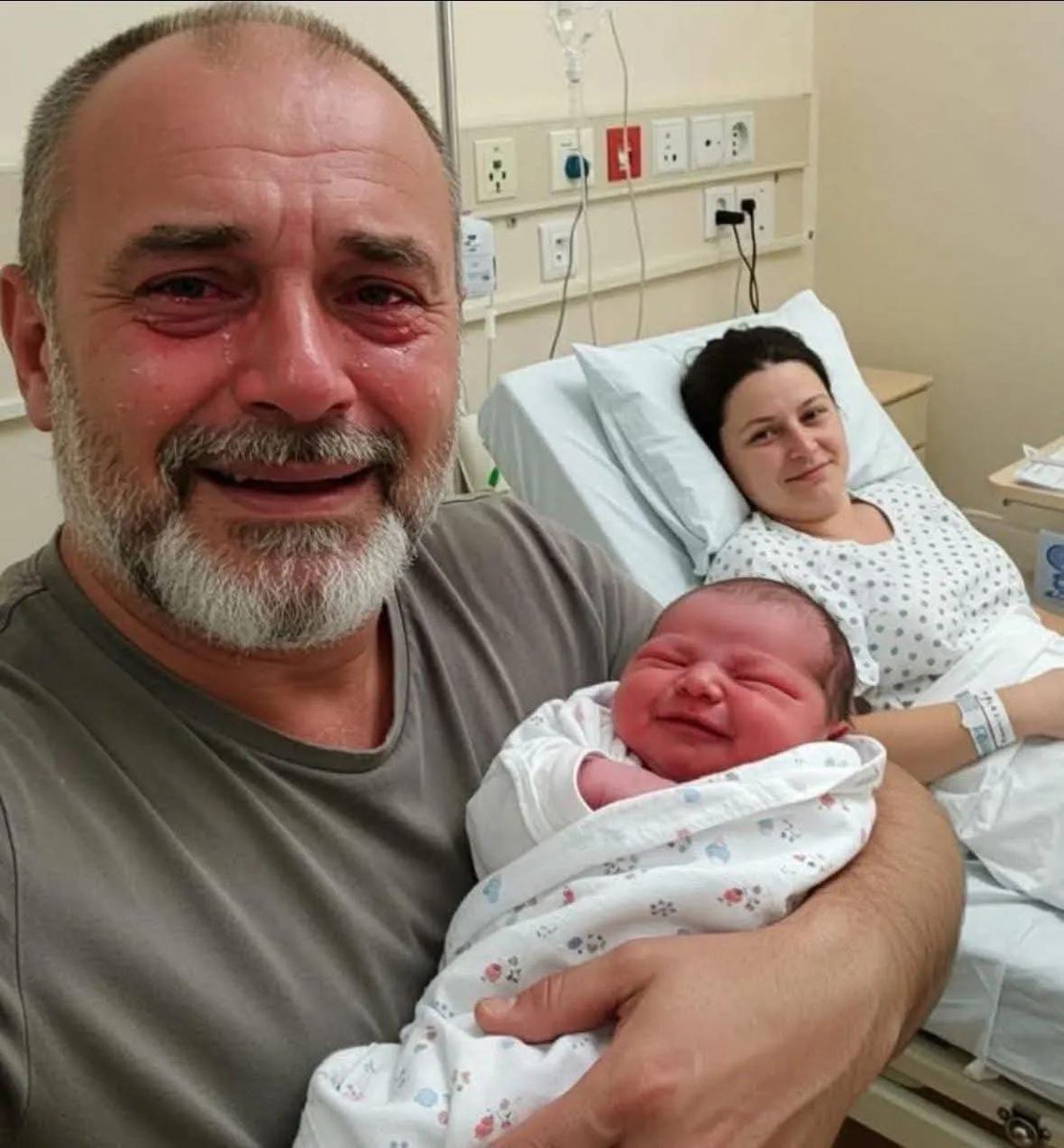 At 55, I finally became a father. I haven't received any greetings, but this is the happiest day of my life 🥰🙏❤️❤️