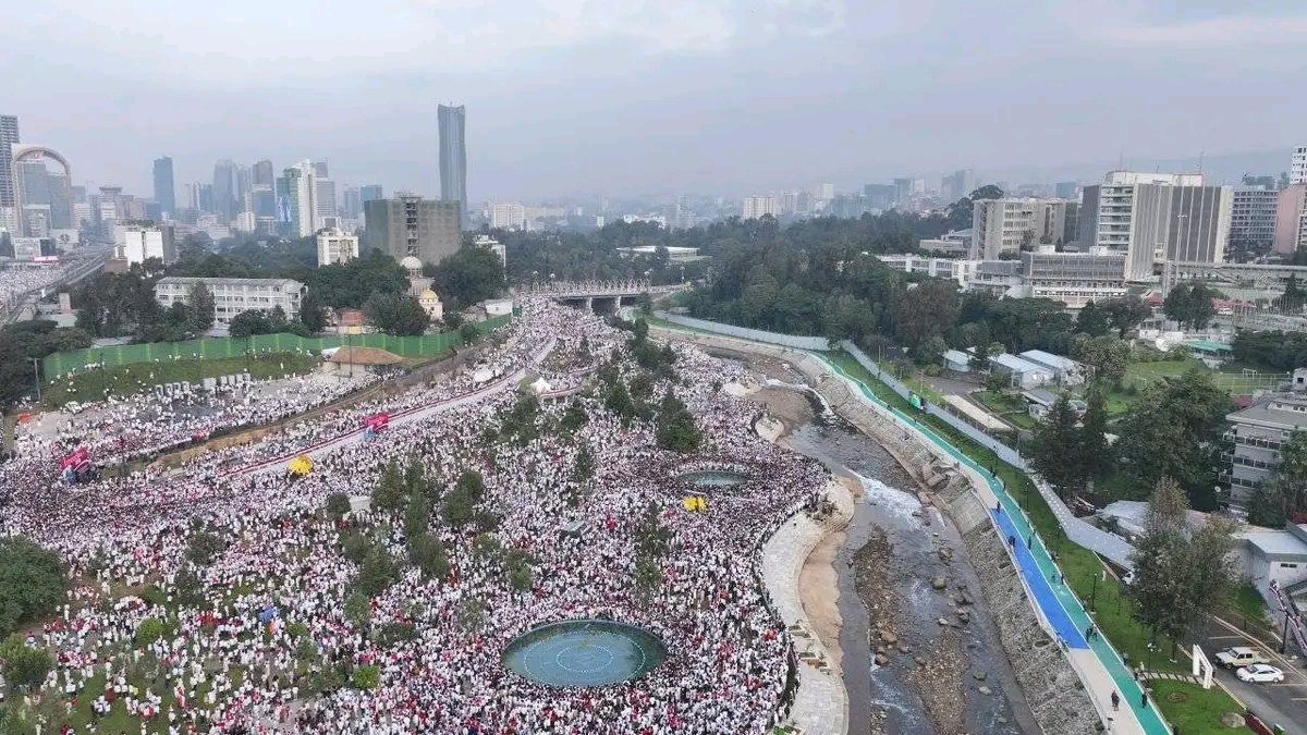 fanatelevision's tweet photo. #Irreechaa

Aerial view of Addis Ababa alive with the spirit of Irreecha! Thousands celebrate the Oromo people’s thanksgiving festival.

⤵️ https://t.co/cs90LoLKlc