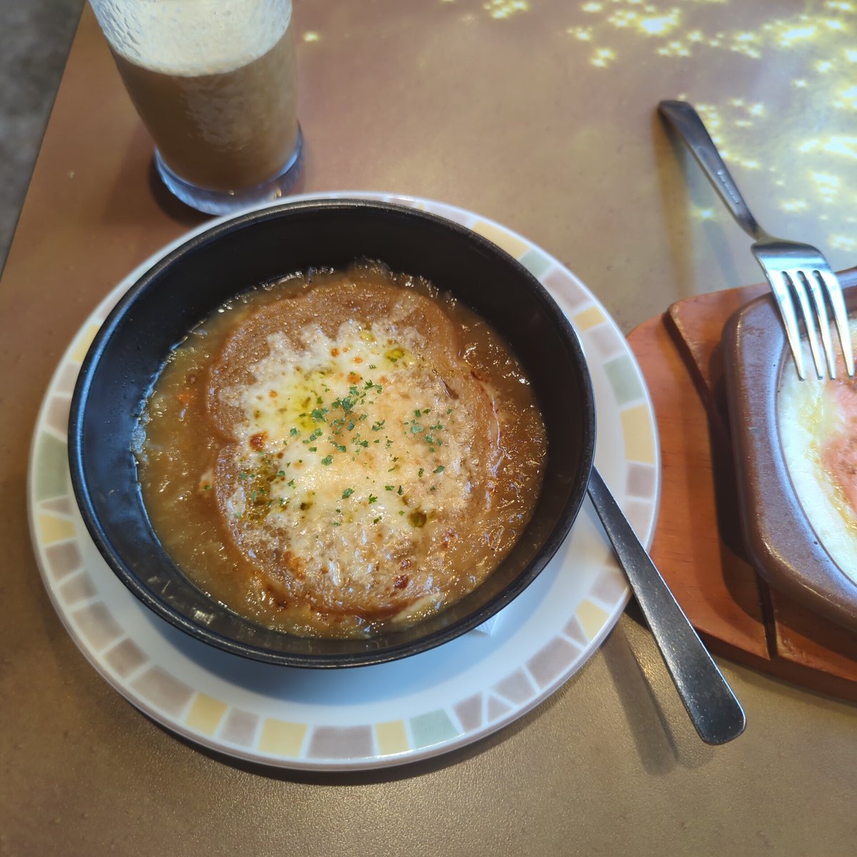 okeojisann's tweet photo. 久しぶりのサイゼ😋 https://t.co/pswPHFv0ni