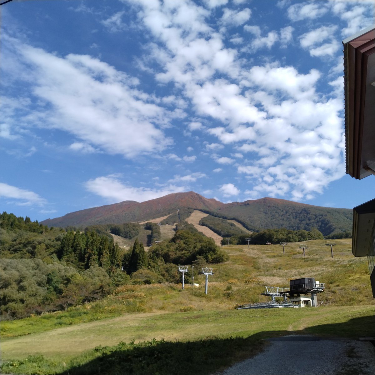 tomo69rock's tweet image. 週末の田沢湖スキー場🎿賑わっています🚵駒ヶ岳頂上紅葉🍁いいね👍️
＃blue813 ＃sanisata ＃acbfm ＃サタレジェ ＃vibes813