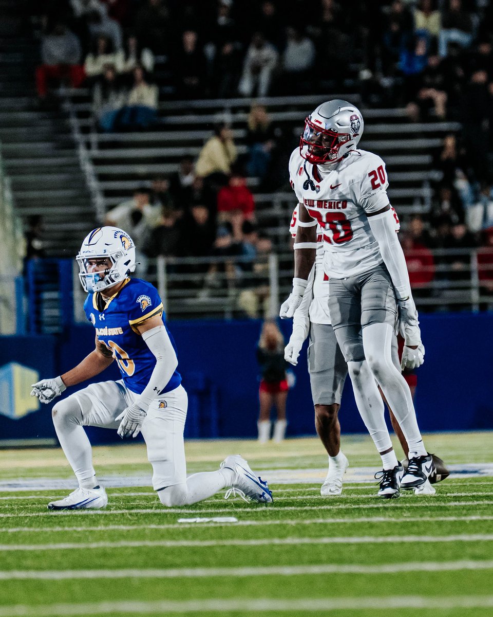 All heart. Lobos come up short, 35–28. 🔴⚪

#golobos
