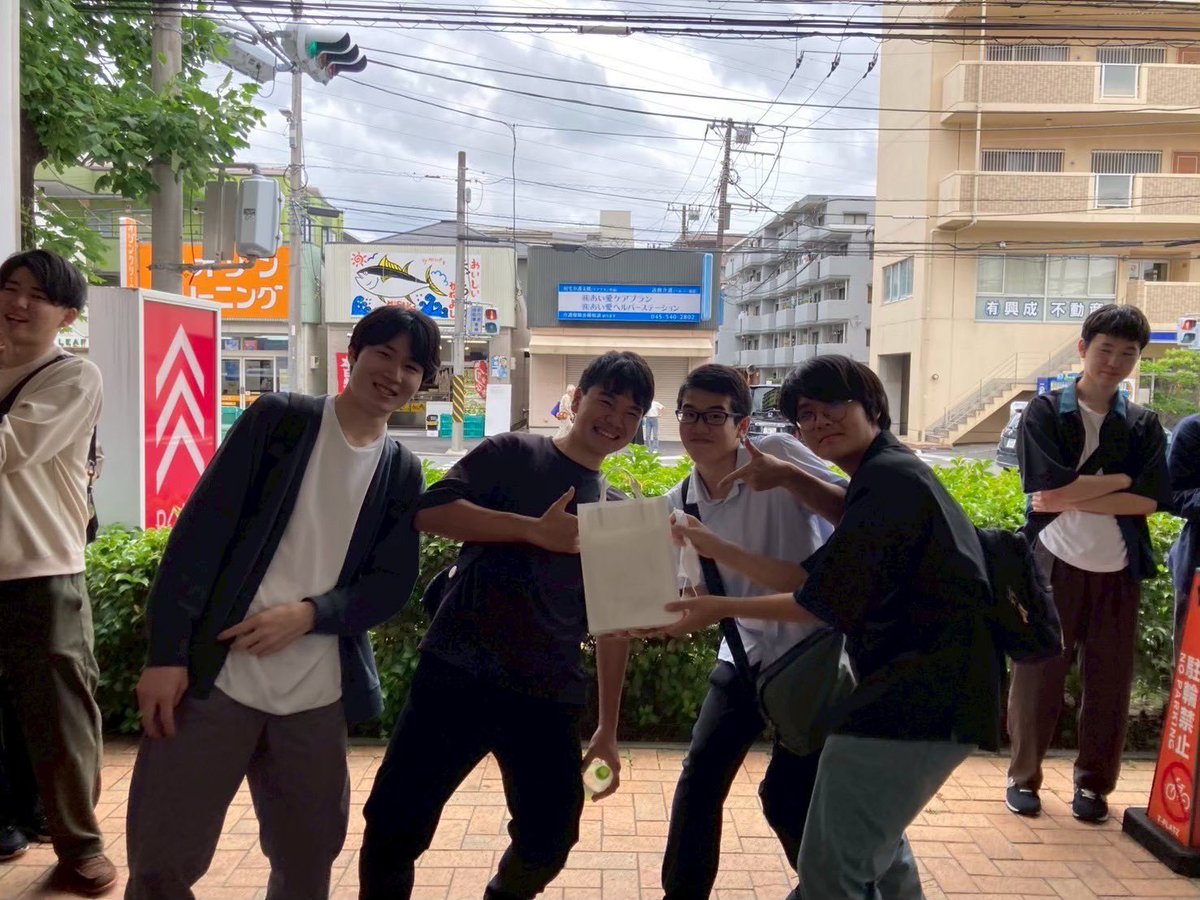 ynucc's tweet photo. 【春学期🌸公式ラン紹介②】
【清陵ラン】
毎年6月に行っている清陵ラン🌱
今年は日帰りで御殿場に、、

行く予定でしたが雨予報になってしまい🥲

代わりにボウリング大会を開催しました！🎳
グループ対抗で優勝班には景品をプレゼント✨

雨は残念でしたがこういう会も楽しいですよね😆 https://t.co/lpemZonkXu
