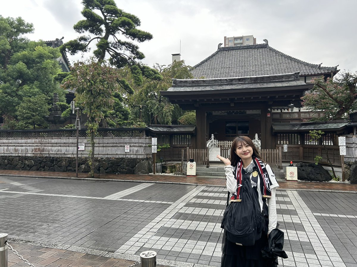 gogo_vissel558's tweet image. 県の有形文化財にも指定されている #玉蔵院 
春には樹齢100年を超える、
しだれ桜を見るために多くの方来られるそうです。

春にアウェイの試合がある時は、
是非訪れたいですね🌸
#PinnARとトモニアウェイ観戦ツアー
#浦和神戸 #ミックウェア 
#ヴィッセル神戸 #ラジオ関西