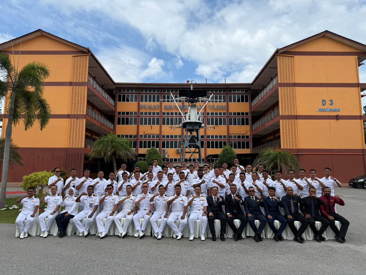 RMN Leadership Centre tweet media