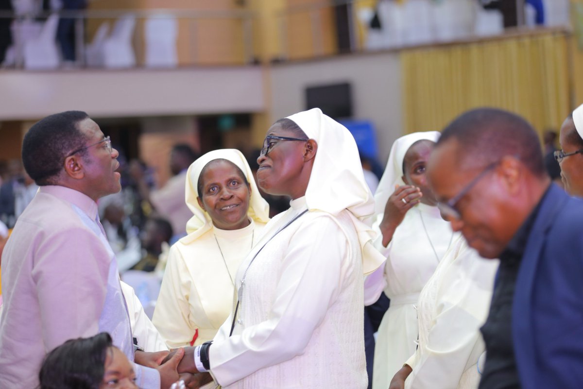 Ekyeggulo Kya Kaliisoliiso 2025: Katikkiro Charles Peter Mayiga atongozza kaweefube wa 'Labuka - Tofiira ku kkubo' n'alabula abantu abakozesa oluguudo mu ngeri ekyamu, nti kino kijja kubaviirako okufiirwa obulamu bwabwe.

Katikkiro yebazizza bonna abawagira enteekateeka