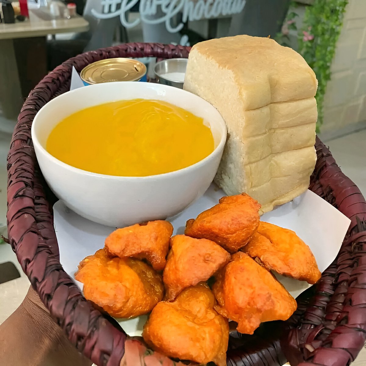 g_diets_'s tweet image. There is nothing light about Pap.

It’s a blood sugar disaster in disguise.

Yes, I said it.

Pap (akamu, ogi) is basically high-glycemic corn starch.

Once it hits your stomach, your body digests it faster than you can blink.

And all that starch turns straight into glucose…