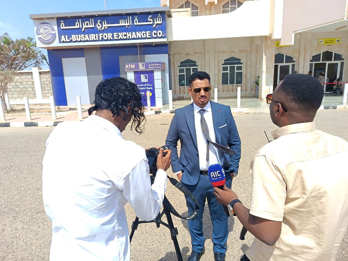 سقطرى 
الشيخ يحي بن صالح بن عيسى ال عفرار وكيل محافظة سقطرى لشؤون السياحه والثقافه يفتتح موسم السياحه لعام 2025 _ 2026 حيث تم استقبال اول دفعه من السواح لهذا العام في مطار سقطرى 
بفضل الله ثم بفضل هذا الرجل قطاع السياحه سيكون له دور كبير في انعاش اقتصاد سقطرى وستكون نموذج فريد