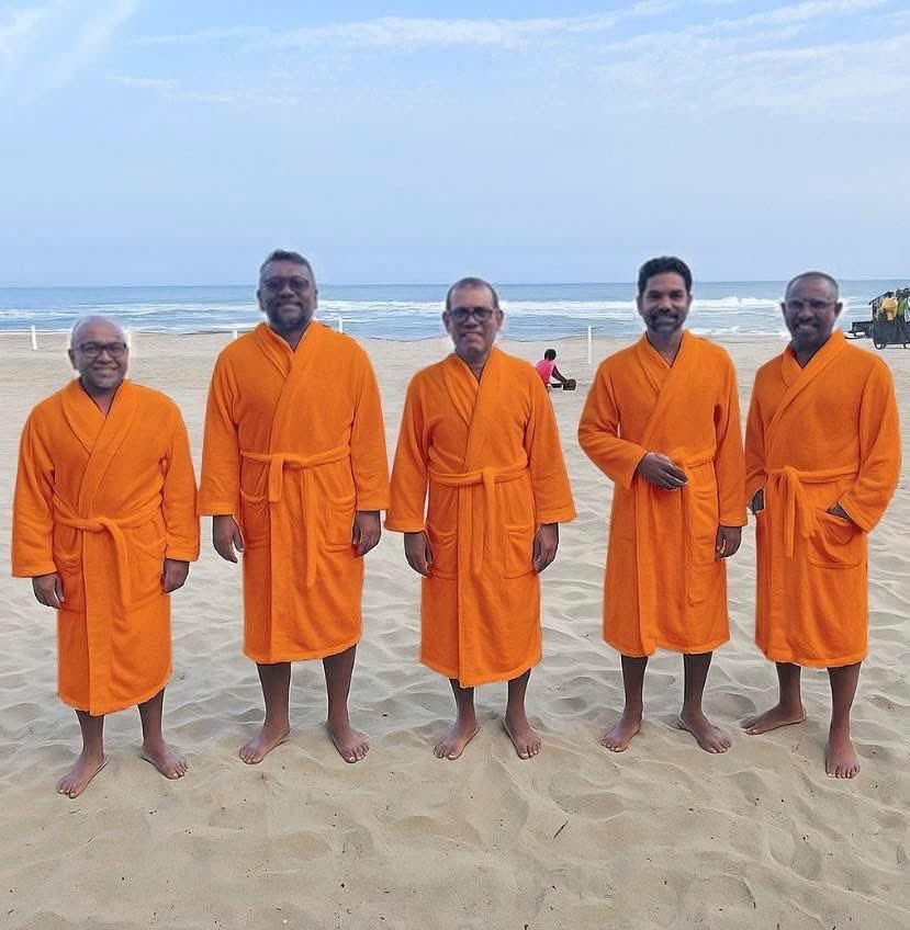 Nazim sattar &amp; friends muzaaharaa gulhen ebas vumaa eku party leadership beyfulhun maruhaba kiyan thahyaaru vegen mithibee