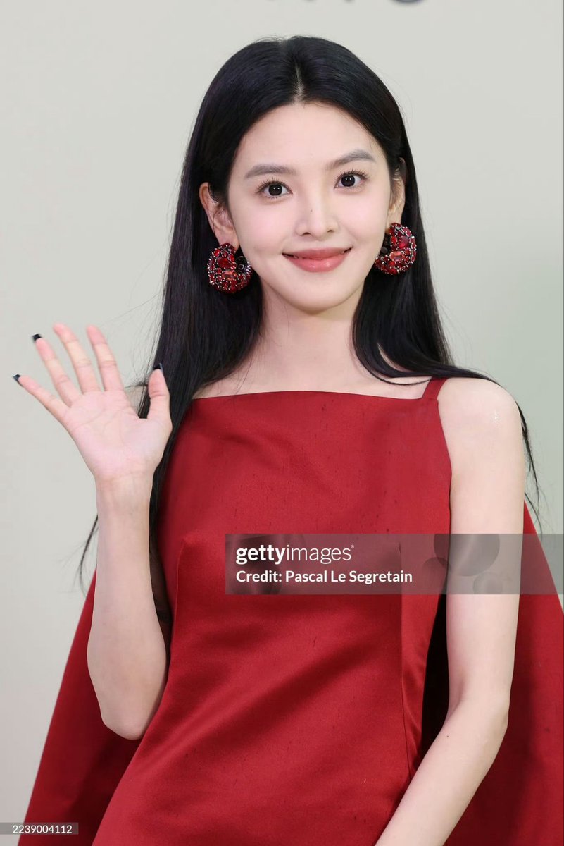 myelenaaa's tweet photo. so stunning in red,  ZhangRuonan and @givenchy make such a perfect match — clean, elegant, and effortlessly beautiful #ZhangRuonan #GIVENCHY https://t.co/fX0QdXOawI