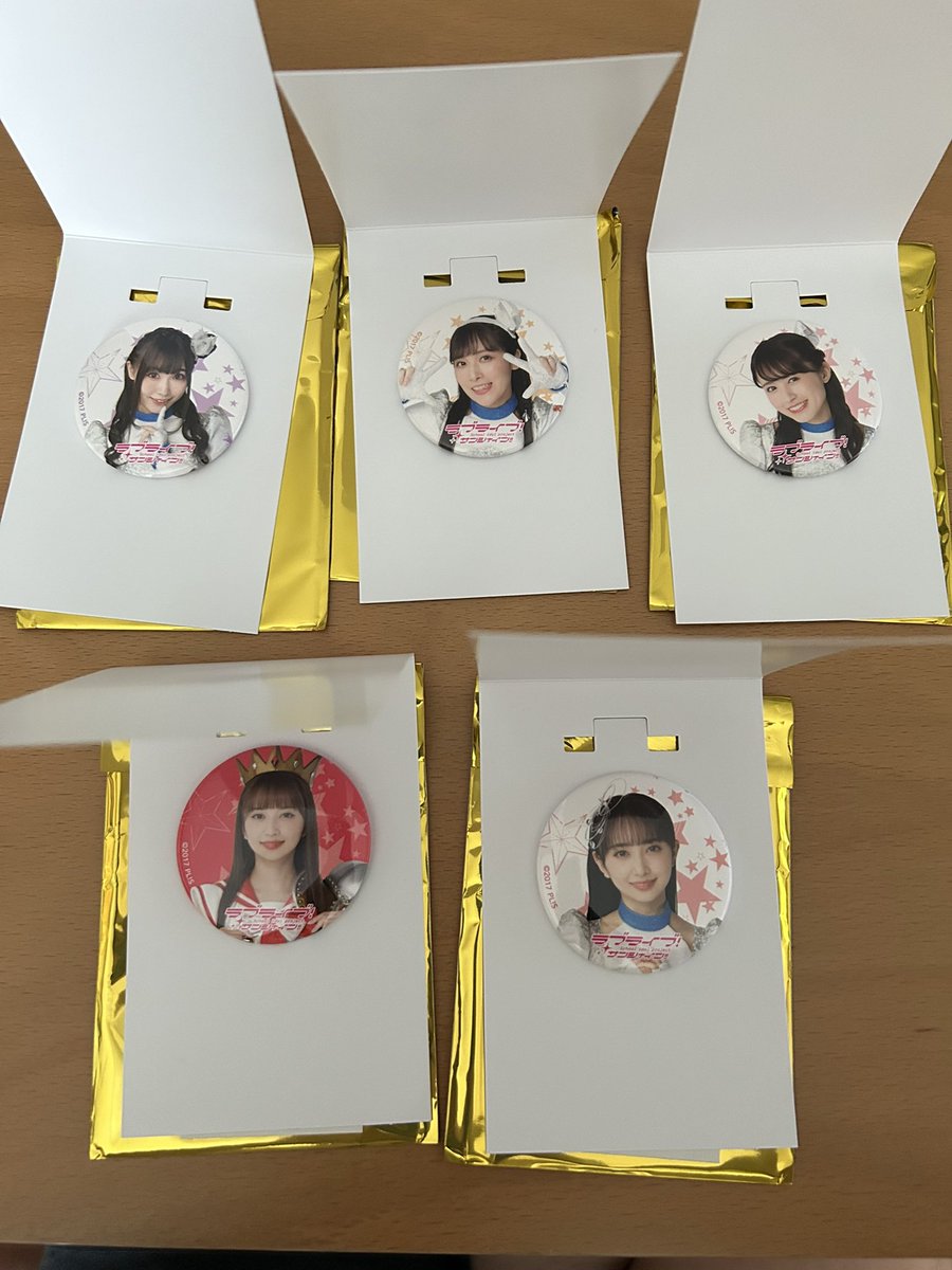 LMyuNightAL's tweet photo. 【交換(ゆるぼ)】ラブライブ！サンシャイン!! Aqours CLUB 出張所 公式ランダム缶バッジ(丸缶)

譲）画像のもの

求）斉藤朱夏さん

複数お取引でも可能

後日：西宮・神戸三宮・大阪梅田・(なんば)
での手渡し交換希望です！

検索からでもお気軽にお声掛けください！ https://t.co/LHqyMetKWp