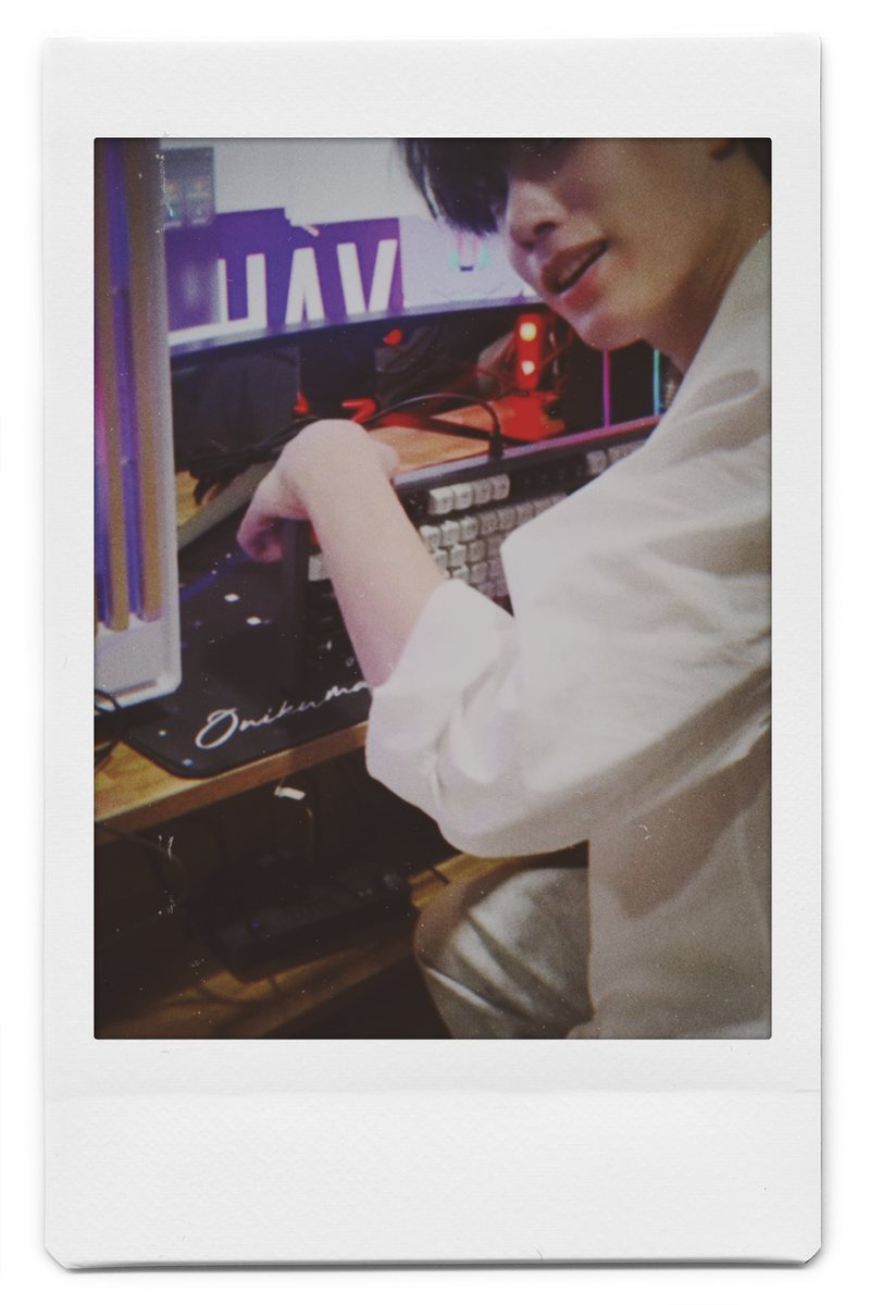 BeaarO2's tweet photo. ขอให้พี่เติ้ลหายดีจากอาการป่วย ไข้หวัดต้องเก็บกระเป๋ากลับบ้านเก่าไว ๆ เล้ยย พักผ่อนให้เต็มที่นะคะ รู้ว่าพี่เติ้ลจะดูแลตัวเองอย่างเต็มที่แน่นอน get well soon kub 🐶🍀🫳🏼✨
#GetWellSoonTLEmtm #TLE_mtm https://t.co/UtNrEh1O3C