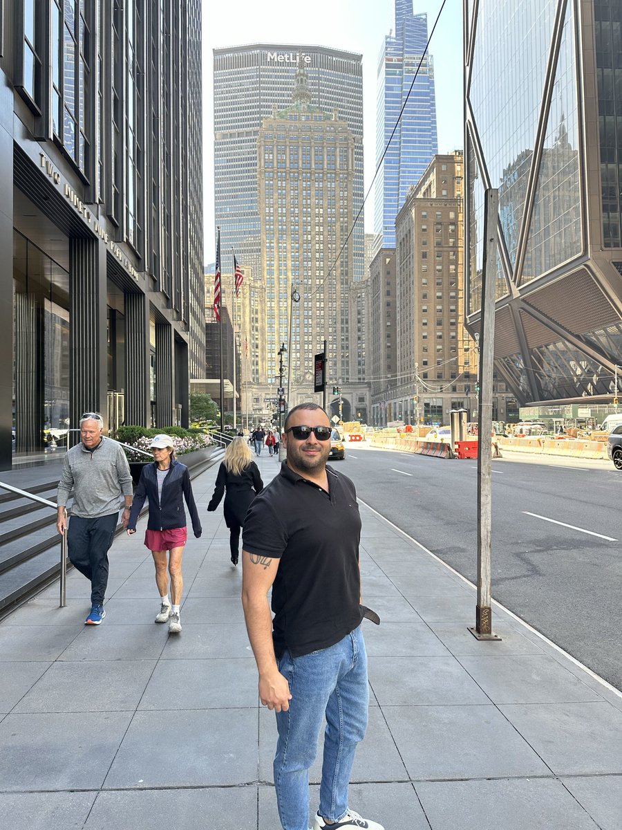 oksagaltici's tweet photo. 🗽 🇺🇸New York, where dreams, chaos and beauty meet on every block.
#timessquare #bryantpark #GrandCentralNYC #Crysler #Cryslerbuilding #stpatrickcathedral #stpatrickschurch #rockerfeller #rockerfellercenter #trumptower #theplaza #theplazahotel #centralpark #5thavenuenyc https://t.co/T80auu5yP2