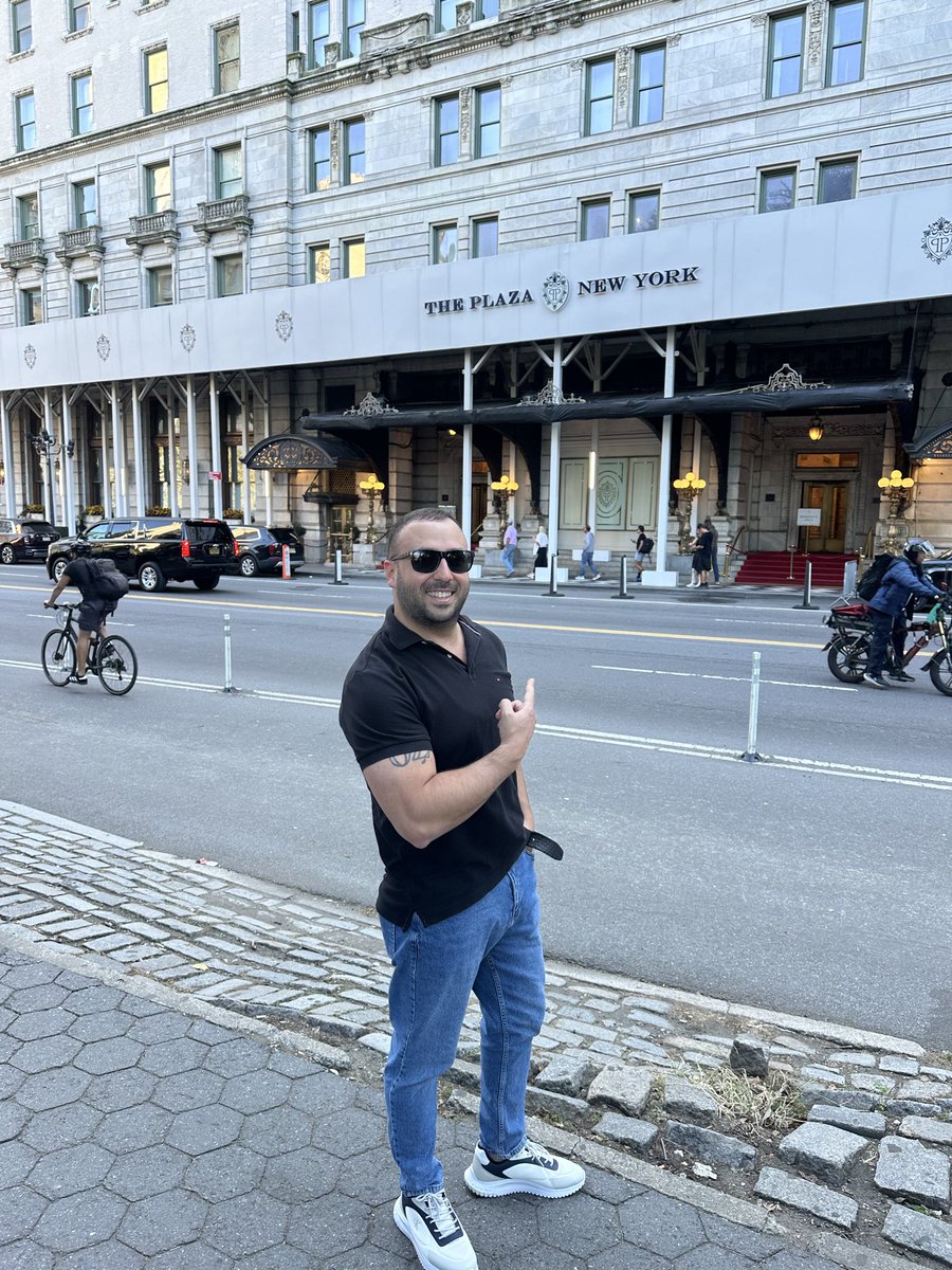 oksagaltici's tweet photo. 🗽 🇺🇸New York, where dreams, chaos and beauty meet on every block.
#timessquare #bryantpark #GrandCentralNYC #Crysler #Cryslerbuilding #stpatrickcathedral #stpatrickschurch #rockerfeller #rockerfellercenter #trumptower #theplaza #theplazahotel #centralpark #5thavenuenyc https://t.co/T80auu5yP2