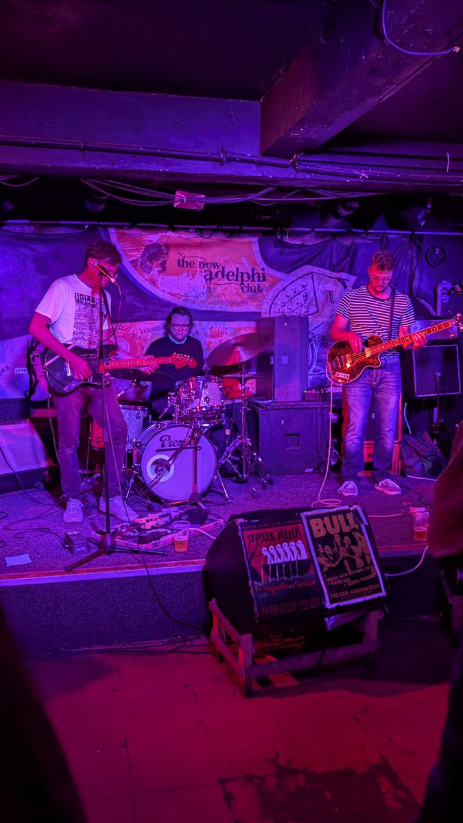 Fantastic seeing #BlackNielson <a href="/MikeGaleMusic/">Mike Gale</a> back at <a href="/TheAdelphiClub/">The New Adelphi Club</a> last night after many years. Great times then and now ! #Hull

Come back again soon guys. X