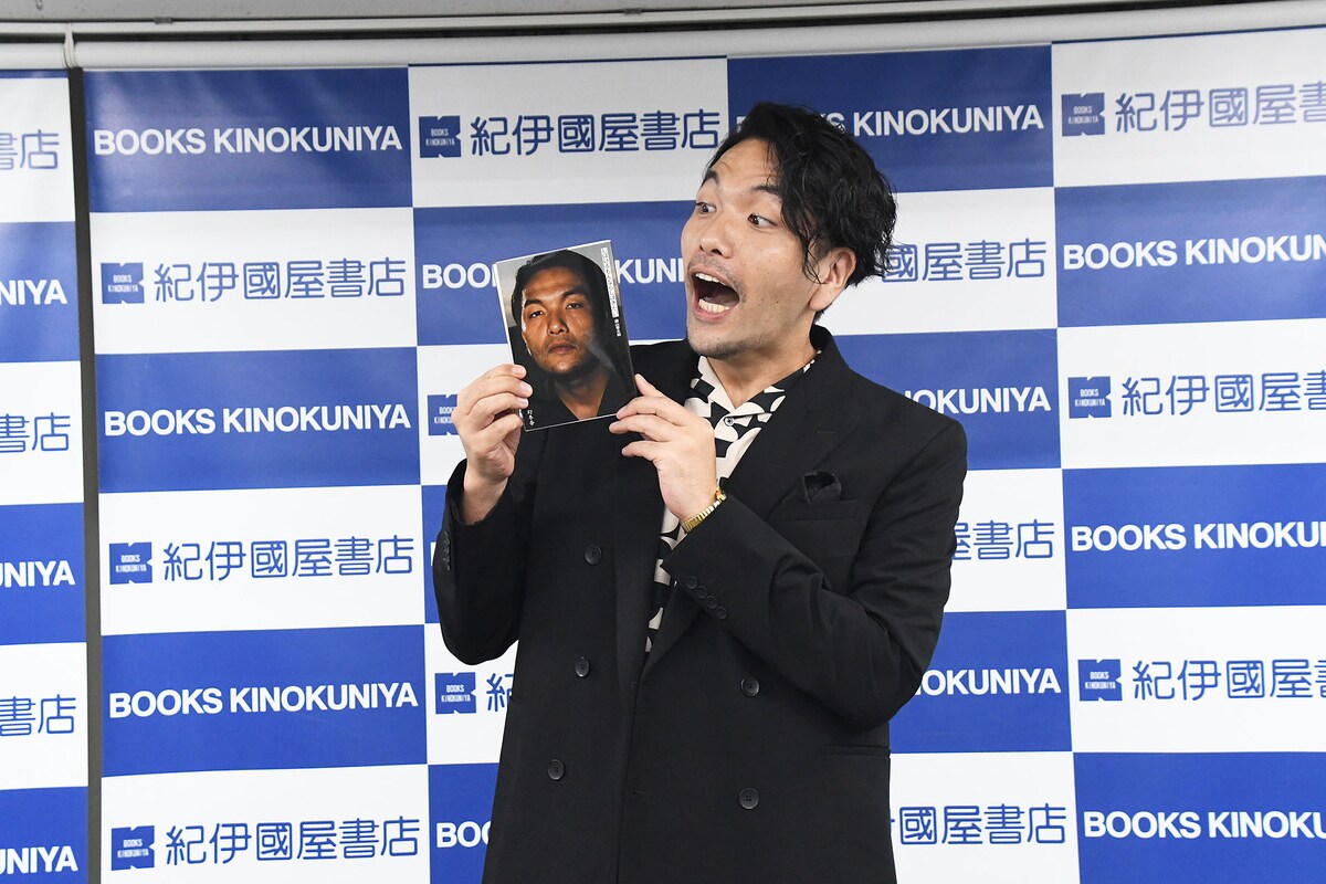 owarai_natalie's tweet image. 【会見レポート】見取り図盛山「我が子のように愛しいです」

初エッセイ本「しばけるもんならしばきたい」発売
約5年の連載、苦労と快感明かす
natalie.mu/owarai/news/64…