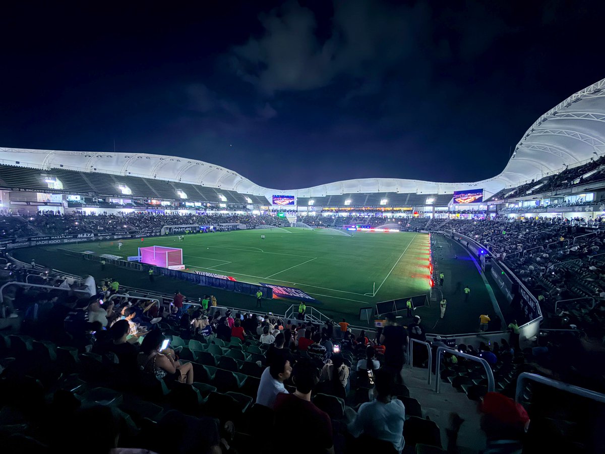 Mazatlan FC vs Atletico San Luis

Fun match!  Fireworks closer than they’d ever feel comfortable blasting them off near people in the US.

Maza won, which is a surprise… no son muy buenos..