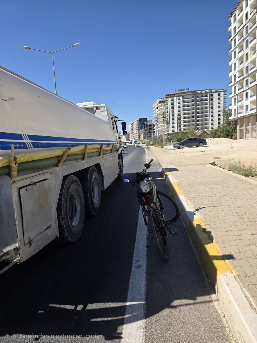 Bisikletime çarparsan ölürüm. Lütfen dikkat !