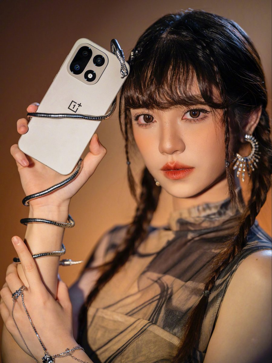 OnePlusClub's tweet image. OnePlus 15 may launch on October 27 in China