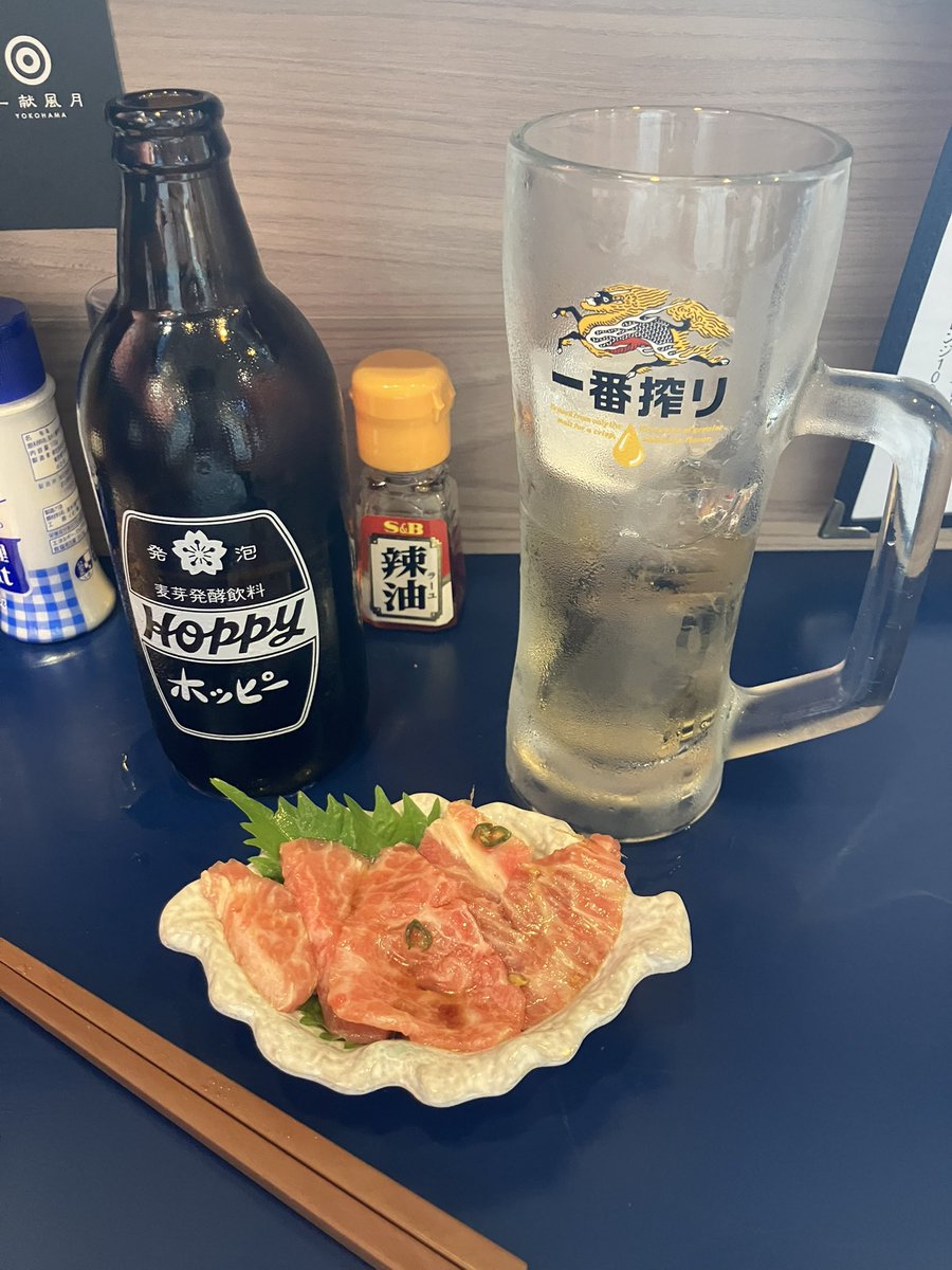 izumitsu's tweet photo. 昨日はすっかり行きつけになったぱぎ@神田
いつものカマトロ青唐醤油漬けと今シーズンの初サンマ塩焼き490円。至福。普段食わないワタまで完食。 https://t.co/9eq55BPXWU