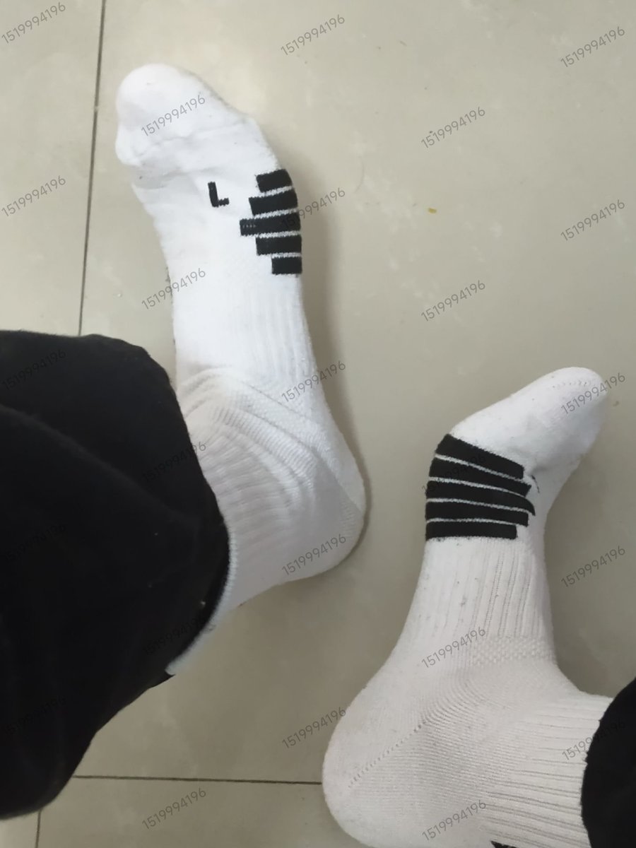 tin4101's tweet photo. 骚狗想舔哪双 https://t.co/Br12KcxOLl