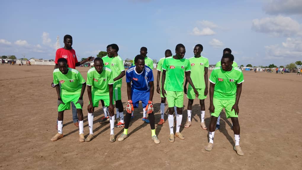 🌍⚽ #HRSS Rubkona Youth Football for Peace, in partnership with <a href="/christian_aid/">Christian Aid</a>, powered unity in Bentiu! 9k+ community members joined a spirited day of dialogue and sport. #BlackO4 beat Nueer United 5-4 in panalties. Football as a bridge to peace. #Youth #Peacebuilding