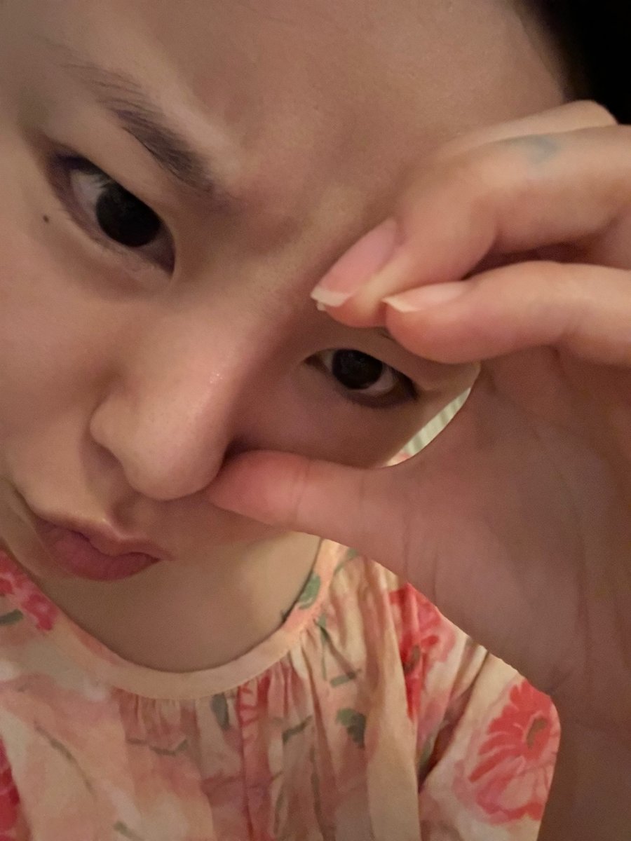 lunaestreIIad0s's tweet photo. [Wheein weverse]

Hello hello??
Moomoos what are you up to...?
It's weekend nowㅋ
Shouldn't we be spending it with excitementㅋㅋ
It just feels like the fancon have happened just 2 days ago, time flies really fastㅜ....
Anyways anyways
I've made a checklist to complete before going to bed today^^ 
1. Slept in till late? 
2.Already had lunch.dinner.dessert.supper?
3. Drank alcohol? (This is optional)
4.Fangirled/fanboyed over Jung Wheein just like how you normally breathe? (Mandatory)
5. Are you willing to become a Jjapaghetti chef on Sunday?

(T/N: Point 5's referring to the tagline in Jjapaghetti's CF from back then https://t.co/ySZWtnF1Qd)

#MAMAMOO #WHEEIN
#마마무 #휘인
@WheeIn_0fficial
