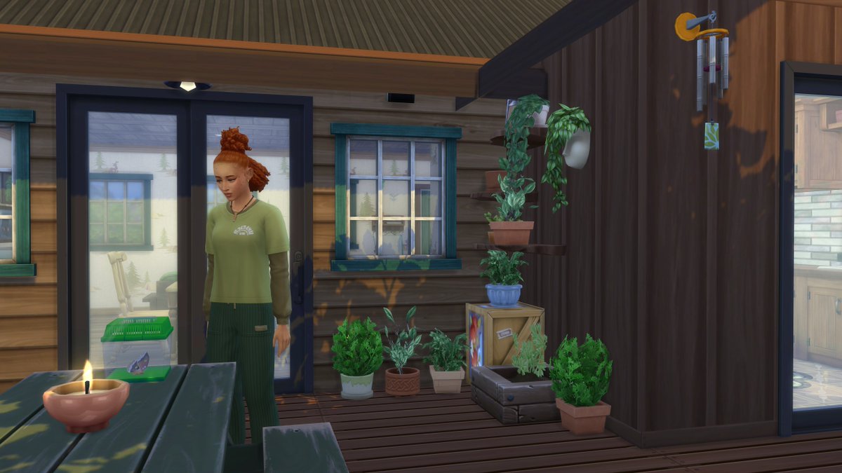 Most of Enchanted By Nature is pretty useless to me, but these small planters are soooo good. It's so easy to have a few sheltered plants on such a small footprint now. I just wish they had made it work with ALL the plant shapes, not just a few of them. #TheSims4