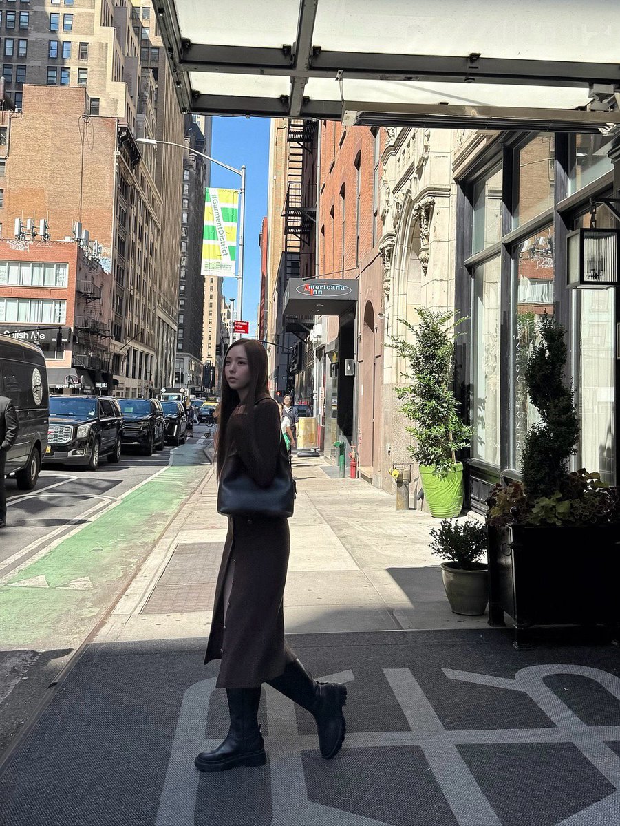 soobinms's tweet image. Haven’t moved on from New York. Happy weekend, everyone! 🤎