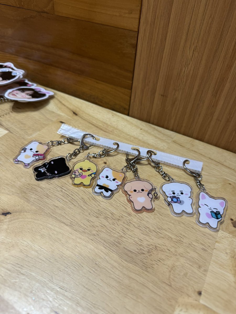 kyuprints's tweet photo. selling enhypen keychains and headbands now at the concert venue!! dm to reserve 🤗

#WALKTHELINE_IN_SINGAPORE #ENHYPEN #EN_WALKTHELINE
#ENHYPEN_IN_SINGAPORE https://t.co/NJqM4x2QQC