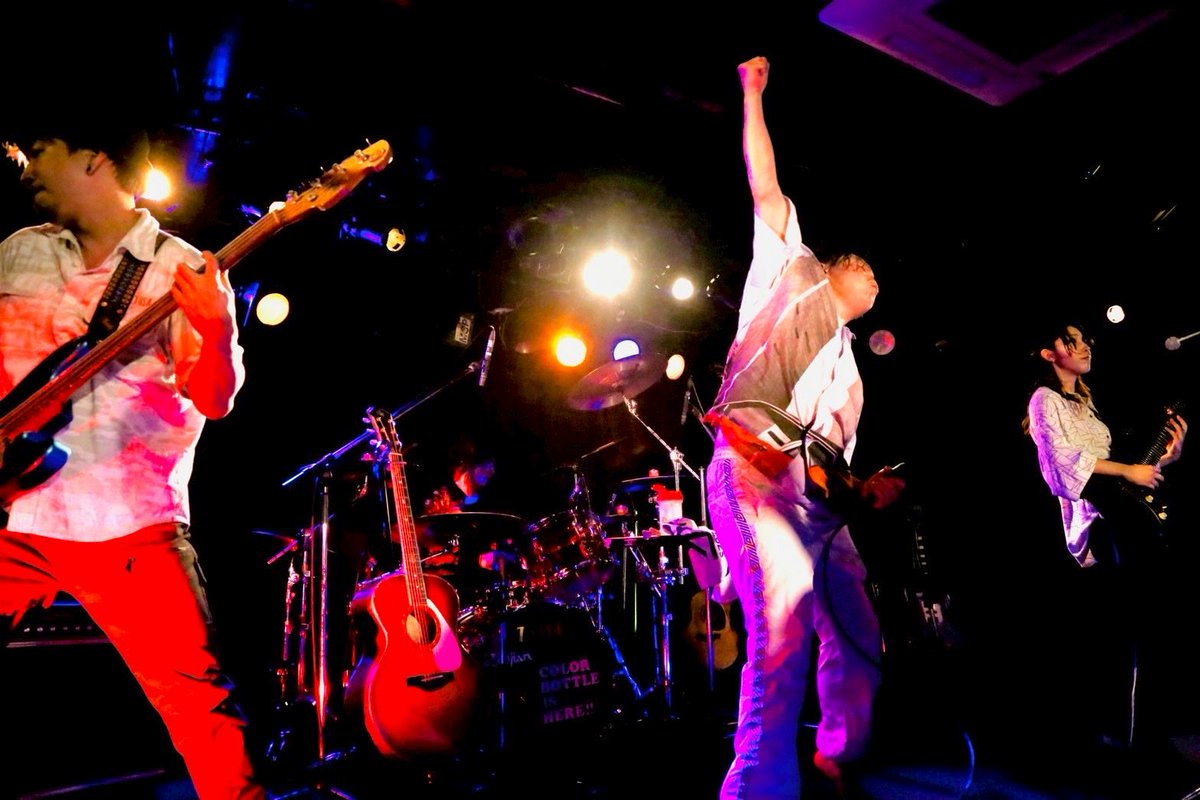 tkmr329's tweet photo. ただいま仙台！

スタッフのみんな、Gt.ミズキさん、プロデューサー赤堀さん、ALLパッションズ

本当にありがとう！
早くまたカラーボトルでライブがしたい

10/3 新横浜LiTワンマンライブ
配信アーカイブ販売中。
10/17まで視聴可能です。
チケット購入は👇
https://t.co/z4TqsQ1KRw

#カラーボトル https://t.co/bR4uMhde20