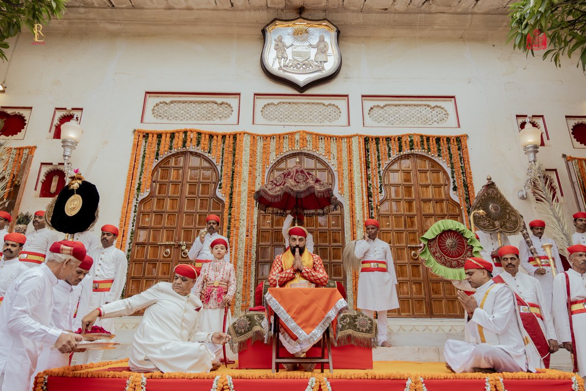 lakshyarajmewar's tweet photo. घोड़े हमारे वीर योद्धाओं के सच्चे साथी रहे हैं। निष्ठा, साहस और शक्ति के प्रतीक।

भगवान विष्णु के हयग्रीव अवतार, जिन्होंने वेदों की पुनर्स्थापना की, से लेकर महाराणा प्रताप और उनके प्रिय चेतक के अमर प्रेम तक। इतिहास इस पवित्र बंधन को सदैव स्मरण करता है।
दशहरे के पावन अवसर पर अश्व पूजन की यह शाश्वत परंपरा हमारी मेवाड़ी संस्कृति में घोड़ों के महत्व और उनके प्रति हमारी गहन श्रद्धा को अभिव्यक्त करती है।

आपको घोड़ों की कौन-सी विशेषता सबसे अद्भुत लगती है?

Horses were great companions to our warriors and a symbol of loyalty, courage, and strength.

From Lord Vishnu’s incarnation as Hayagriva, who restored the Vedas, to Maharana Pratap’s immortal bond with Chetak, history reminds us of this sacred connection.
On Dussehra, we perform the timeless tradition of Ashwa Poojan, honouring their importance in our Mewari culture.

What do you like about Horses?

#AshwaPoojan #Ashwa
#EternalMewar #Mewar
#Honour #Valor #Legacy
#Mewari #Horse #Tribute
#Chetak #Bravery #Loyalty
#MaharanaPratap #Warrior
#Navratri #Ritual #Tradition
#LRSM #Udaipur #SaveWater