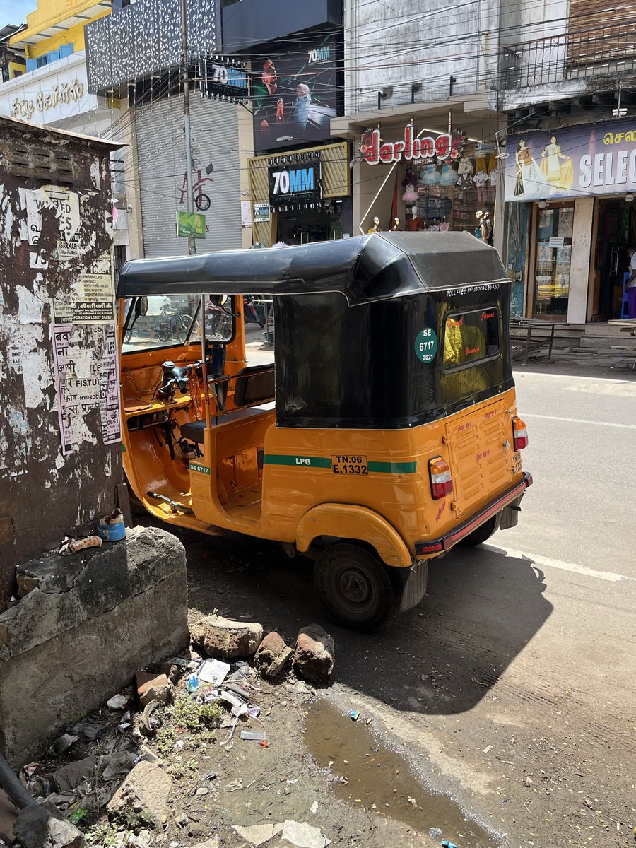 VishalToff's tweet photo. @ChennaiTraffic Auto left on the Pycrofts road  , no parking area since morning 10:45AM Date - 04/10/2025. 
Auto no - TN06E1332, please take immidiate action. https://t.co/68V5QwrHqB
