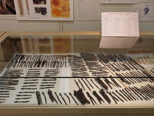 ebishiryou's tweet photo. 企画展『島内139号地下式横穴墓出土品展～保存処理した遺物の公開Part10～』を開催しております。期間は10月4日(土)～12月14日(日)迄です。1500年の時を経て現世へと出てきた大量の武具や武器・馬具等島内武人の活躍を想像できる展示です。是非ご覧ください。 #島内地下式横穴墓 #遺物 #古墳 https://t.co/ppdYiIDa6H