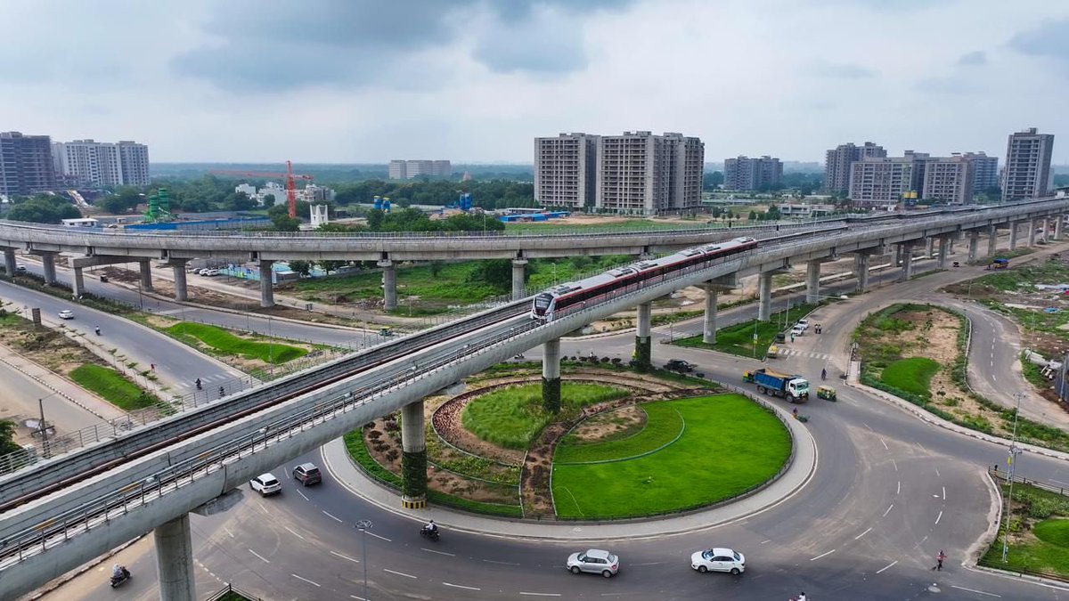 OurNewIndia's tweet image. 🚧 Gandhinagar Projects:

•🏗️ Urban overhaul ₹2,548 Cr
•🚇 Metro expansion
•🌳 Parks &amp;amp; green spaces
•🏢 Business hubs (Infocity &amp;amp; GIFT City)
•🏘️ New residential projects
•🏞️ Sabarmati riverfront development

#Gandhinagar #UrbanDevelopment