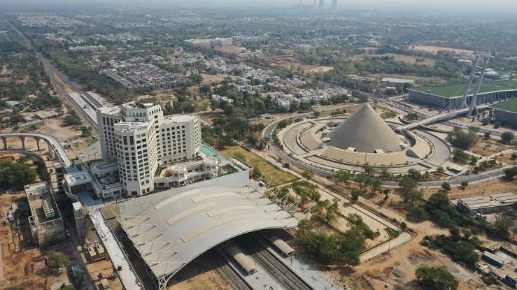 OurNewIndia's tweet image. 🚧 Gandhinagar Projects:

•🏗️ Urban overhaul ₹2,548 Cr
•🚇 Metro expansion
•🌳 Parks &amp;amp; green spaces
•🏢 Business hubs (Infocity &amp;amp; GIFT City)
•🏘️ New residential projects
•🏞️ Sabarmati riverfront development

#Gandhinagar #UrbanDevelopment