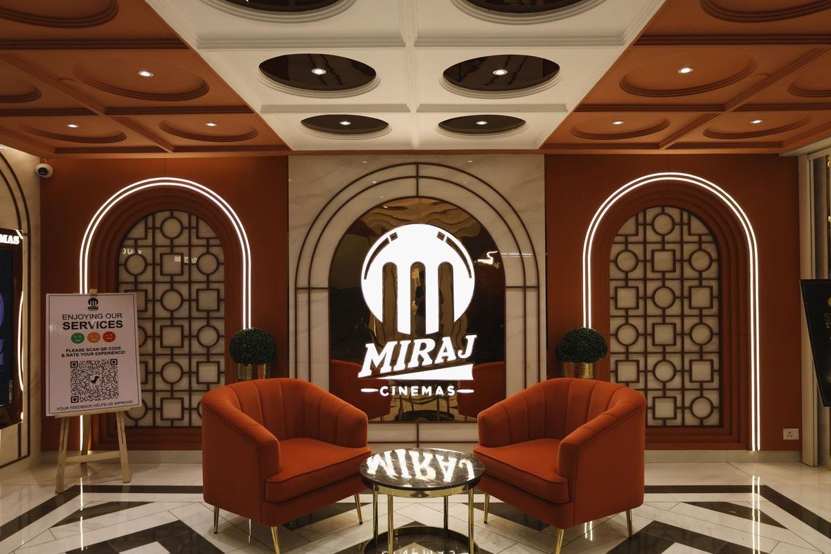 LifestyleWithTH's tweet photo. How Miraj Cinemas reinvented Aakash Cinema, a 1989-dated single screen theatre, as an Art Deco-inspired multiplex

@AmarjotKaur4 ✍️
https://t.co/7AxQ5oTgvE https://t.co/xayqyUd0sz