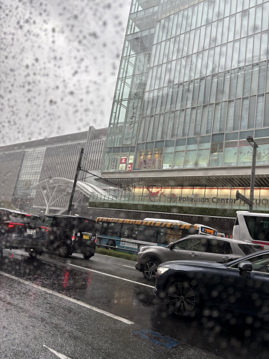 e_tuchan's tweet photo. 博多は雨です https://t.co/CPf1WDWDu2