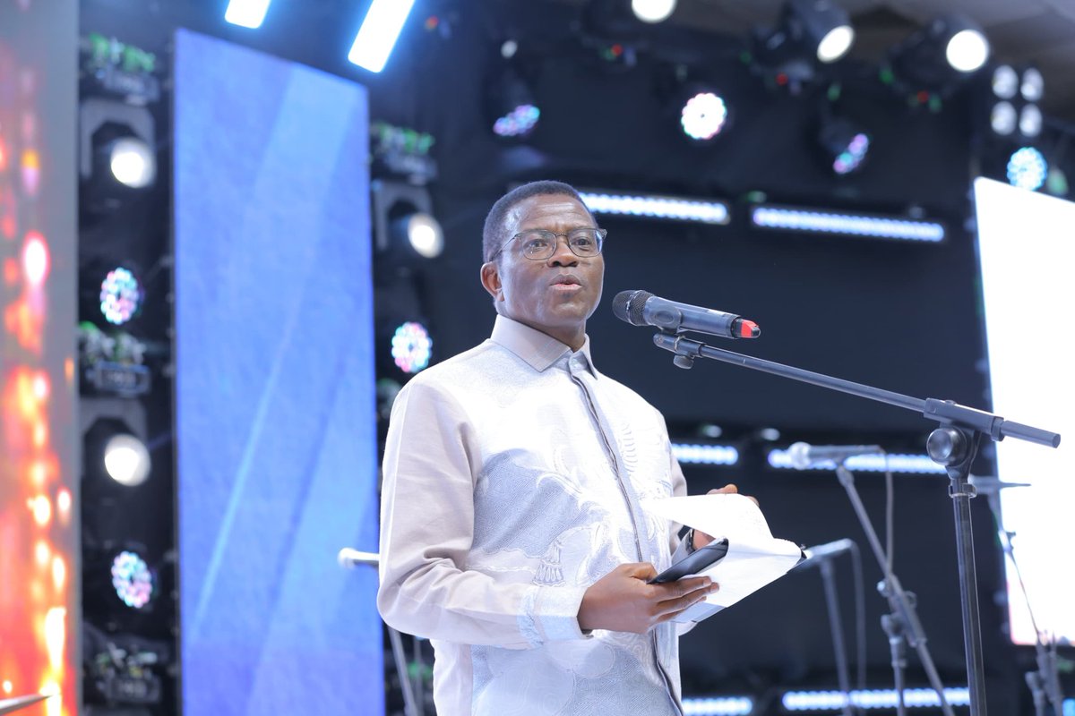 cpmayiga's tweet photo. Nneebaza bonna abeetabye ku kyeggulo kya Kaliisoliiso okuwagira kaweefube w'okutaasa abagwa ku bubenje ku luguudo lw'e Masaka nga tuzimba waadi ku ddwaaliro e Nkozi.

Bwetunaazimba waadi eno ne tugimaliriza tunaaba tutadde ettofaali ddene nnyo ku nkulaakulana ya Uganda. Nneebaza abavujjirizi, abateesiteesi b'ekyeggulo abaweereza ba Pulogulaamu Kaliisoliiso ku @cbsfm_ug n'abayimbi ne bannakatemba abaatusanyusizza.

#KaliisoliisoDinner2025