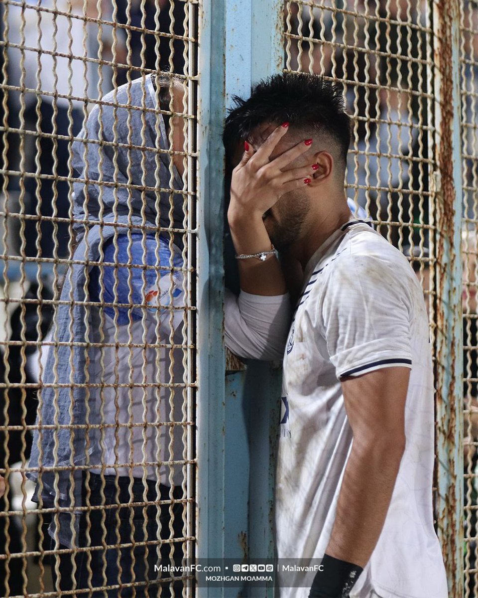 Nedakhodayari1's tweet image. یکم عشق ببینیم.
تصاویری زیبا از شادی مشترک اهورا صفارزاده و همسرش که باشگاه ملوان پس از گلزنی او در بازی روز گذشته ملوان- خیبر منتشر کرد