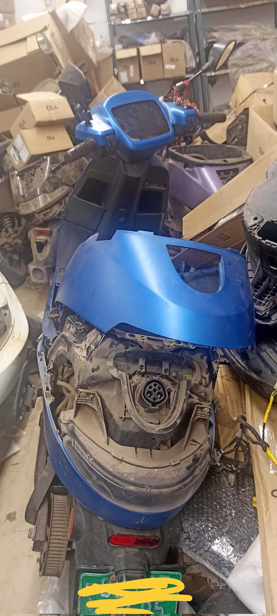 Deepakkumar9520's tweet photo. @OlaElectric one of the worst ev company my scooter in repair for pas 2 months still no update from service center #olascam https://t.co/LYIdRUqiyT