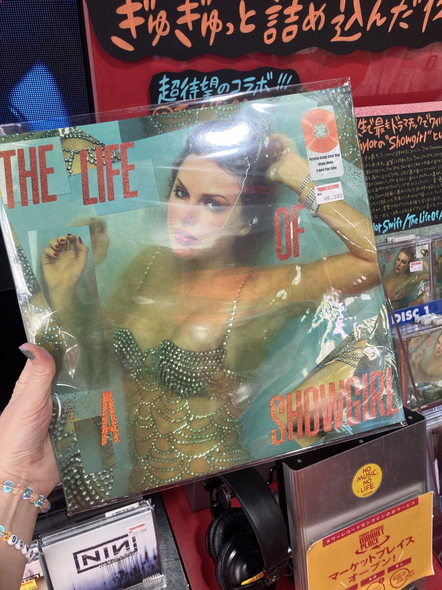 tokyo_swiftie's tweet image. 今日、タワーレコードに行って、#TSTheLifeOfaShowgirl CDを買いました!@TSwiftNewsJP
First agenda of the day was a trip to @TOWER_Shibuya to buy @taylorswift13 new album The Life Of a Showgirl!!
@taylornation13