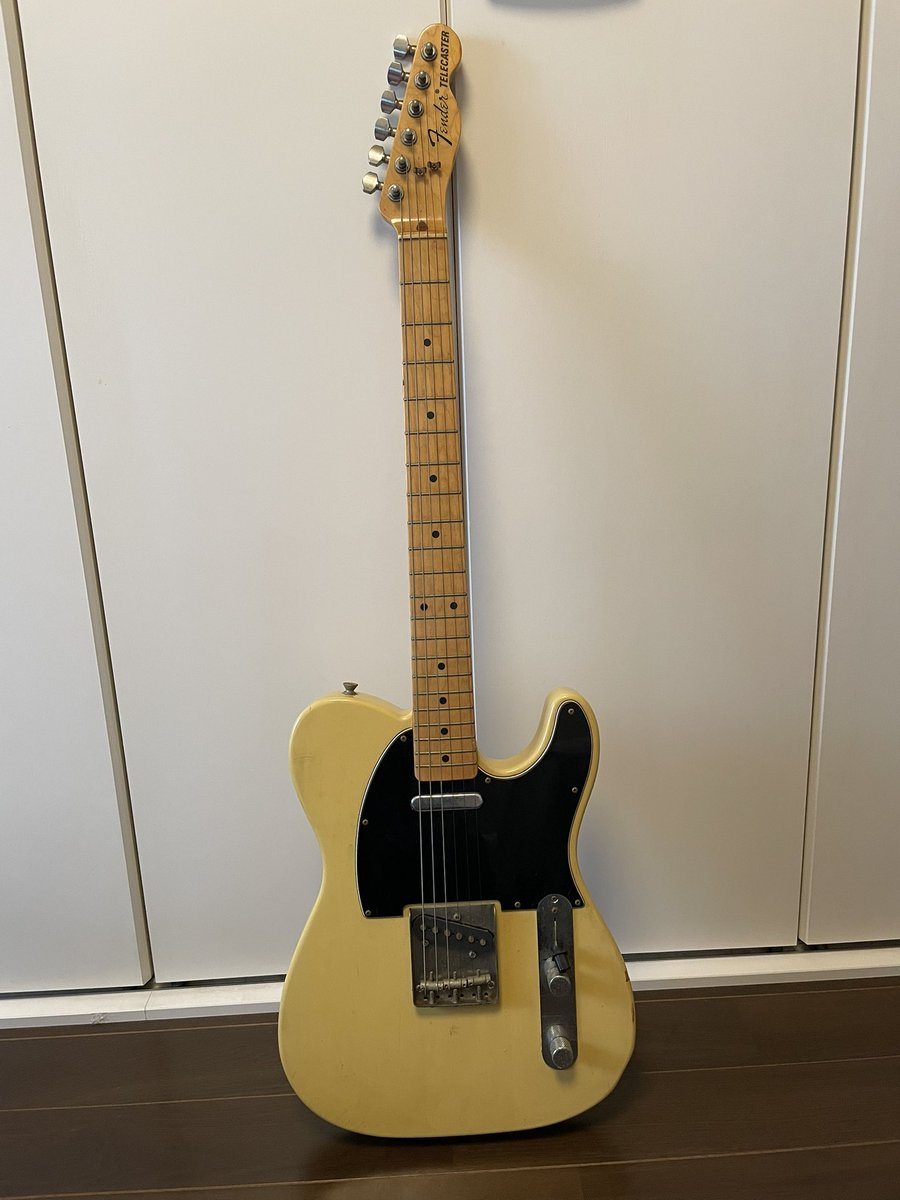 tit_aki's tweet photo. 何十年も前に貰って仕舞い込んだままだったギターとトランペットを買い取ってもらった。コンディション良くないから値段つかないかなと思ってたけど、ギターが思いのほか高い値段ついて、あとになって調べてみたらなかなかのモノだったっぽい…。 https://t.co/LCco2cfYBl