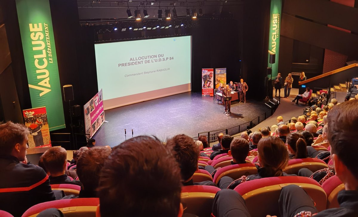 sdis84's tweet photo. Tous réunis ce matin, sapeurs-pompiers professionnels, volontaires, personnels administratifs, jeunes sapeurs-pompiers, anciens, réserve citoyenne, autorités, pr assister à l'AG de notre @udsp84  à #LeThor
@Prefet84
#UnToutAuServicedeTous #Solidarité #pompiers84 #engagement https://t.co/AveVdJjOz5